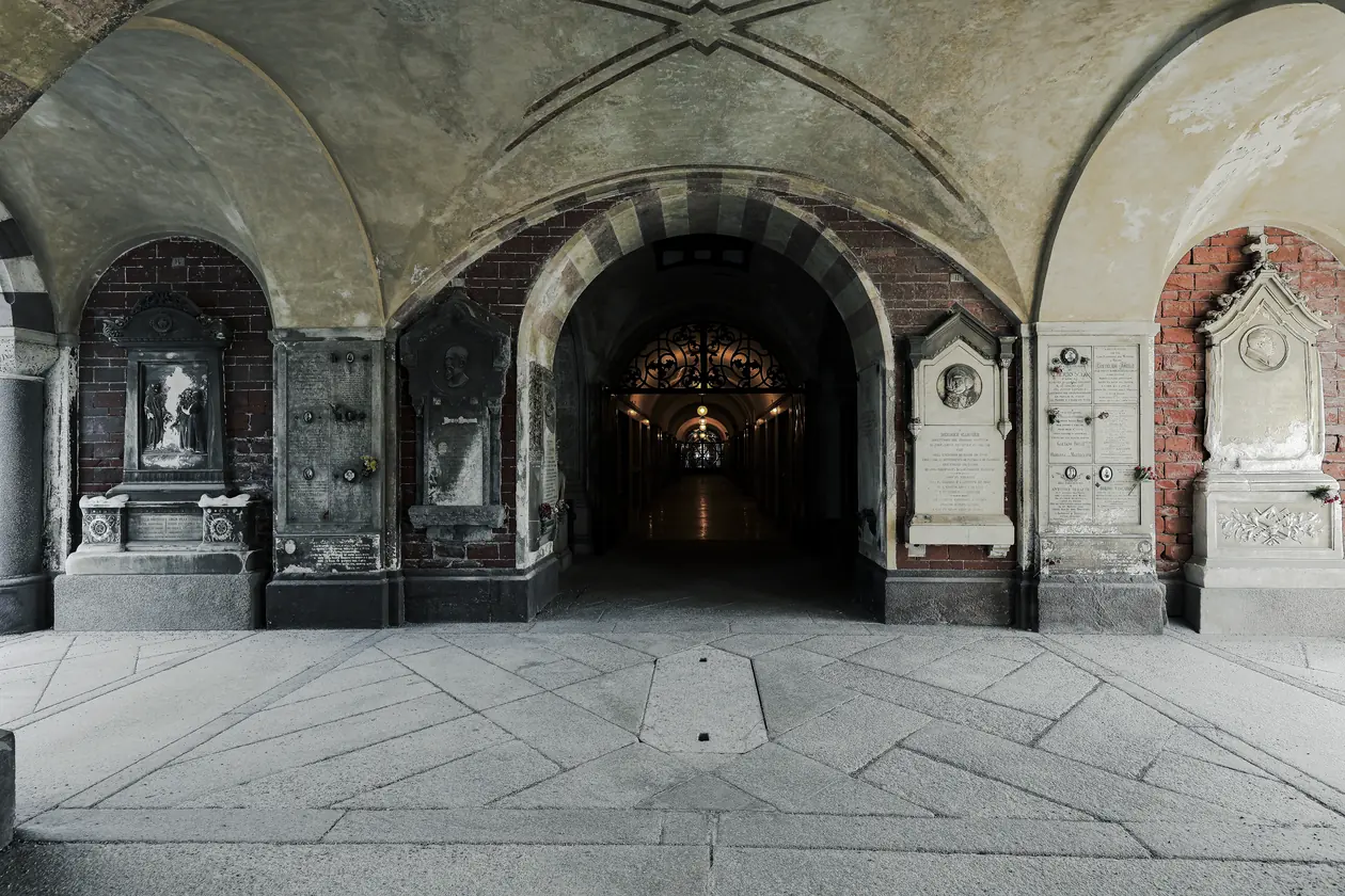 Portico di un palazzo storico milanese