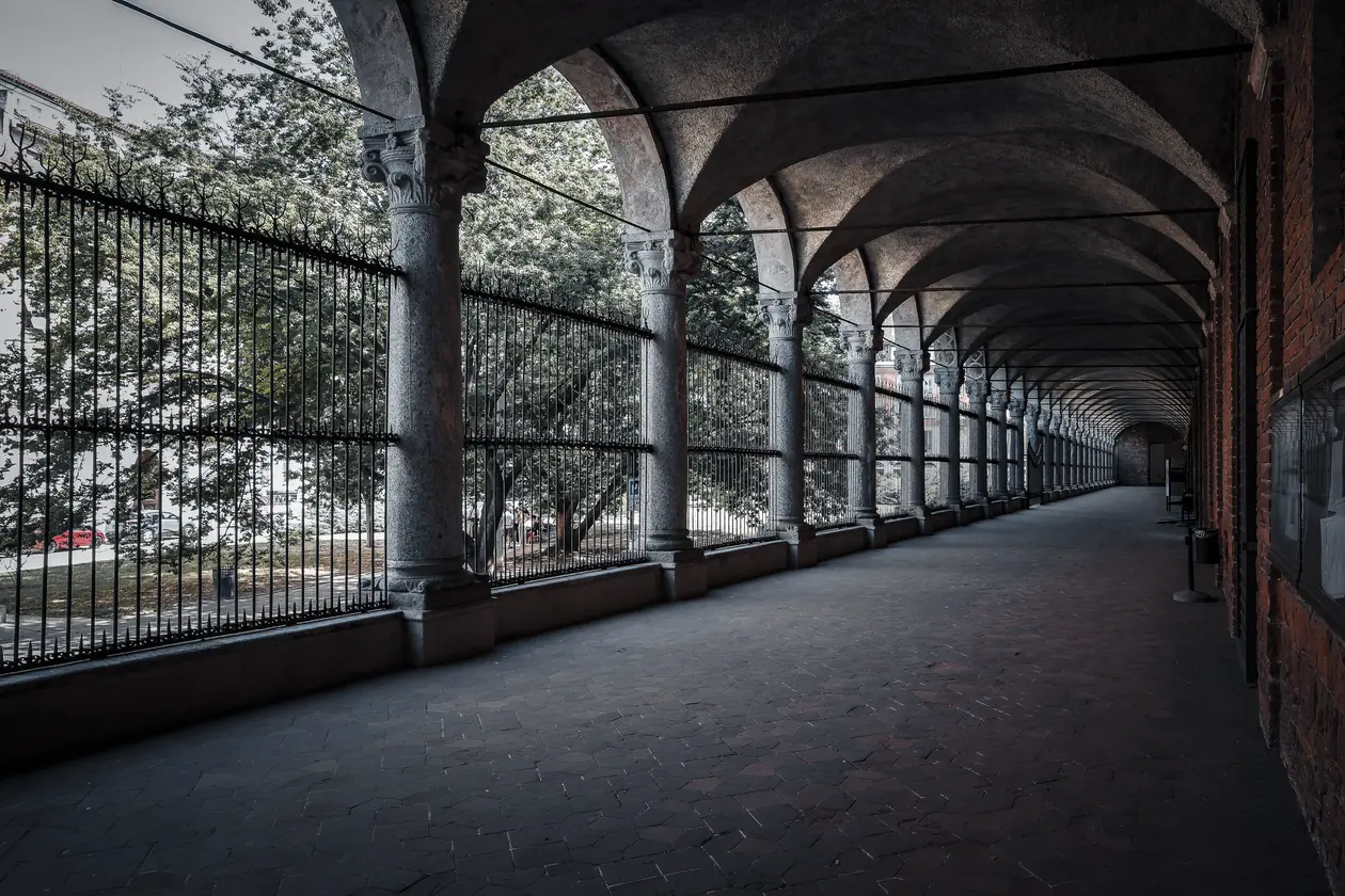 Loggiato di un cortile milanese